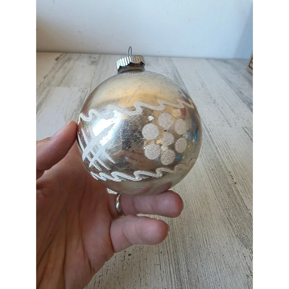 Vintage shiny Brite stencil polka dot flour large ball ornament Xmas tree
